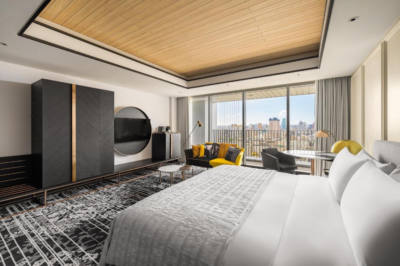 Le Meridien 타이중 외부 사진 A guest room at the Westin Nanjing