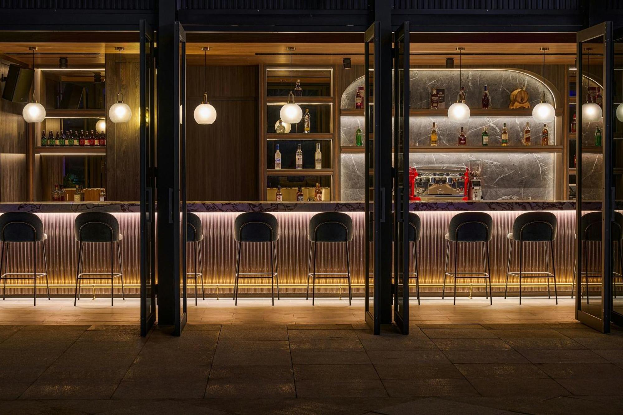 Le Meridien 타이중 외부 사진 The bar at the top of the hotel